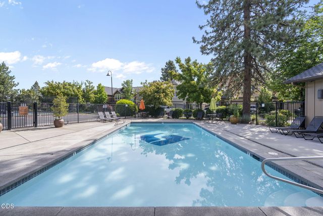 61038 Snowbrush Drive, Bend, OR 97702