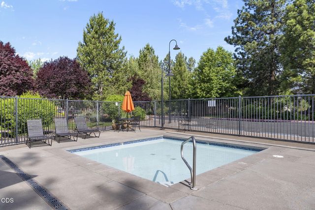 61038 Snowbrush Drive, Bend, OR 97702