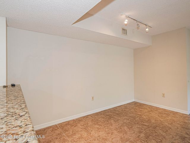 1640 N 42nd Circle 105, Vero Beach, FL 32967