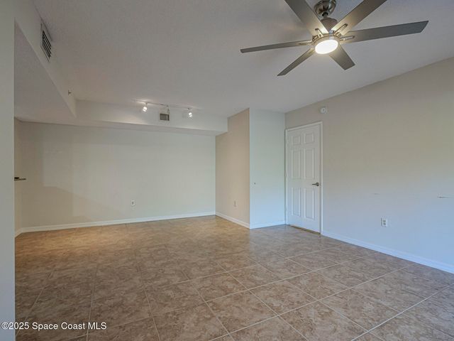 1640 N 42nd Circle 105, Vero Beach, FL 32967