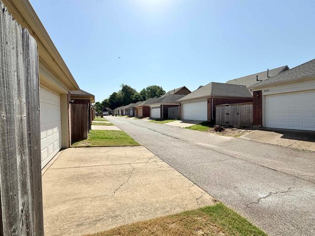 6833 SHOWBOAT LN, Cordova, TN 38018