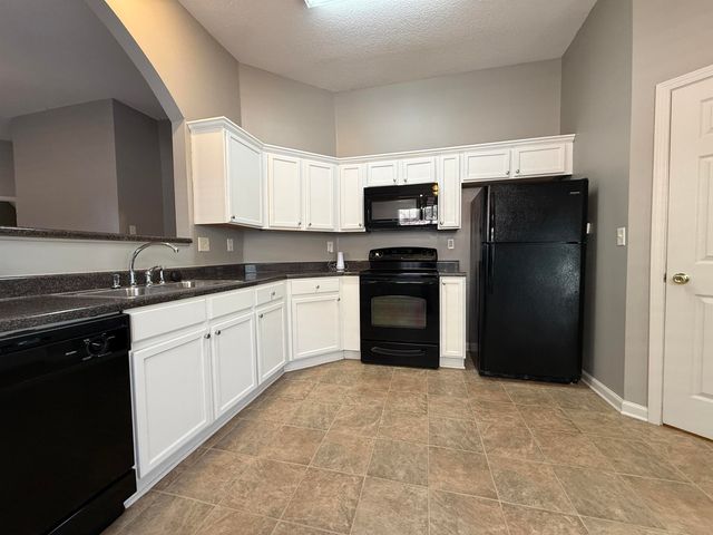 6833 SHOWBOAT LN, Cordova, TN 38018
