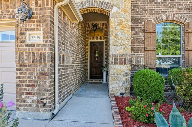 3209 Brighton Drive, Midlothian, TX 76065
