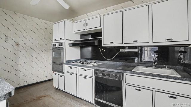 18-75 Corporal Kennedy Street 4A, Bayside, NY 11360
