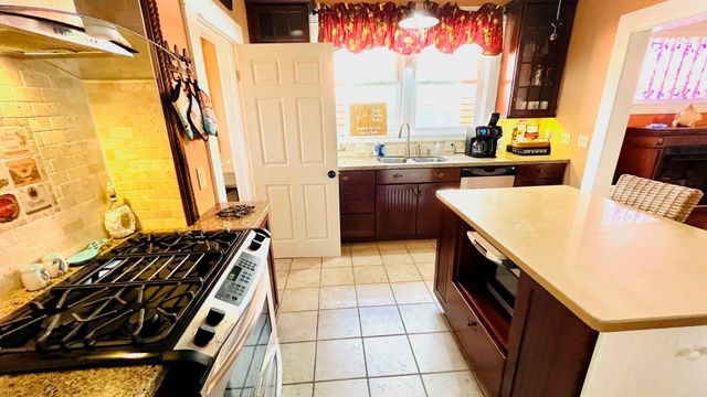 1609 Avenue O, Galveston, TX 77550