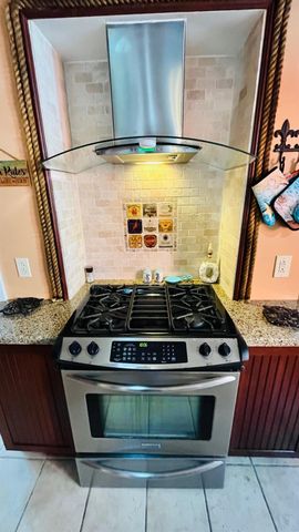 1609 Avenue O, Galveston, TX 77550