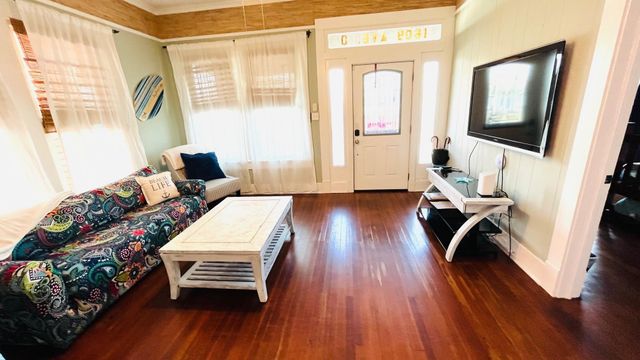 1609 Avenue O, Galveston, TX 77550