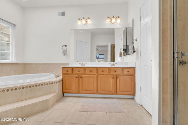 64 Vineyard Court, Monroe, NJ 08831