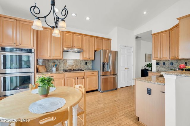 64 Vineyard Court, Monroe, NJ 08831