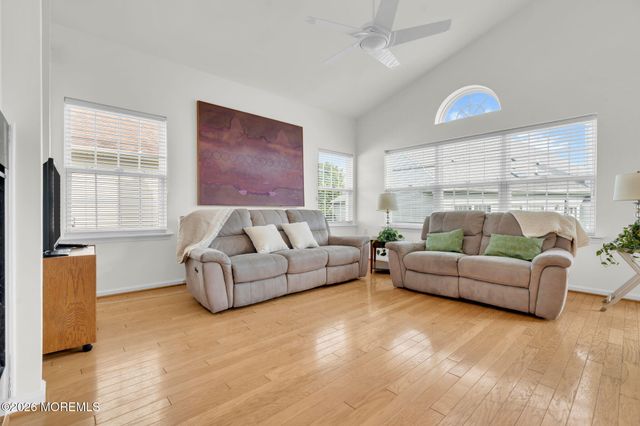 64 Vineyard Court, Monroe, NJ 08831
