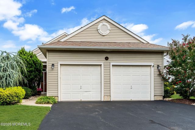 64 Vineyard Court, Monroe, NJ 08831