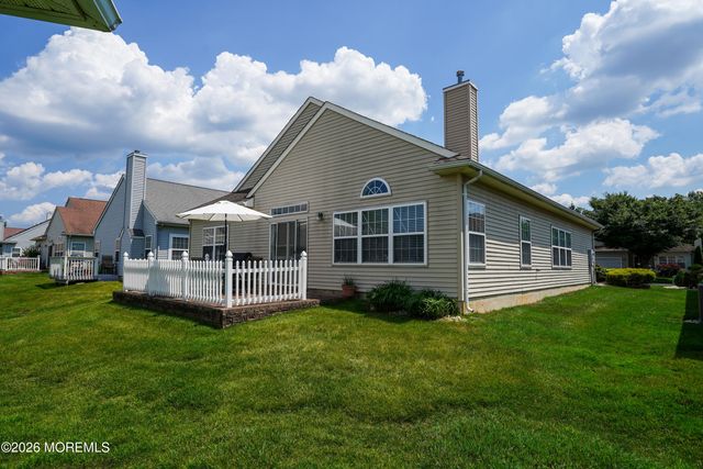 64 Vineyard Court, Monroe, NJ 08831