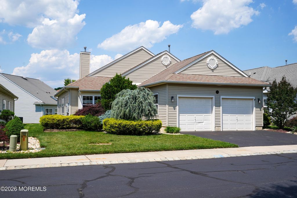 64 Vineyard Court, Monroe, NJ 08831