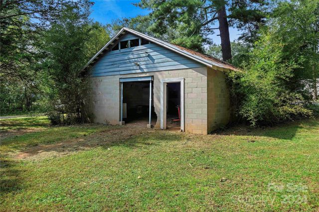 229 Friendship Drive, Ellenboro, NC 28040