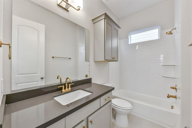 2517 S Houston Avenue, Pearland, TX 77581