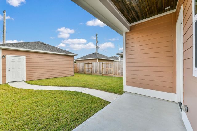 2517 S Houston Avenue, Pearland, TX 77581