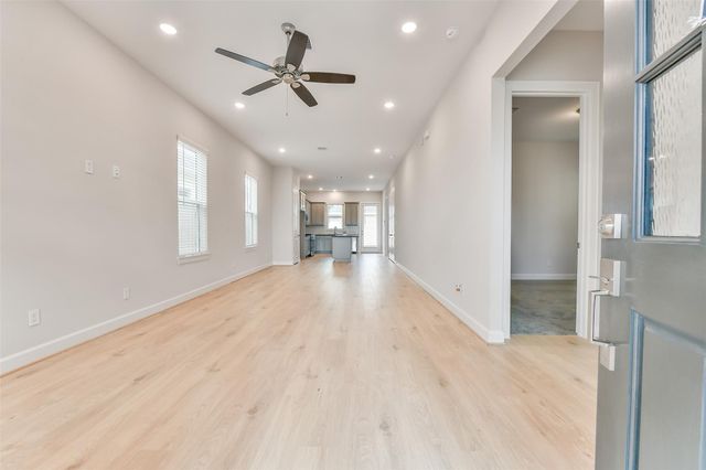 2517 S Houston Avenue, Pearland, TX 77581