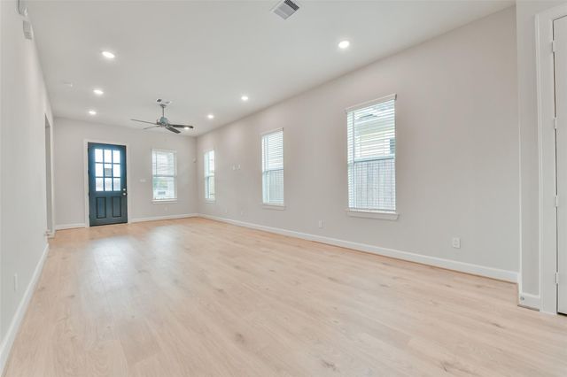 2517 S Houston Avenue, Pearland, TX 77581