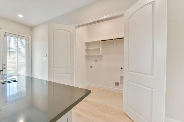 2517 S Houston Avenue, Pearland, TX 77581