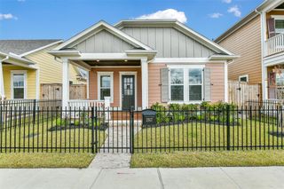 2517 S Houston Avenue, Pearland, TX 77581
