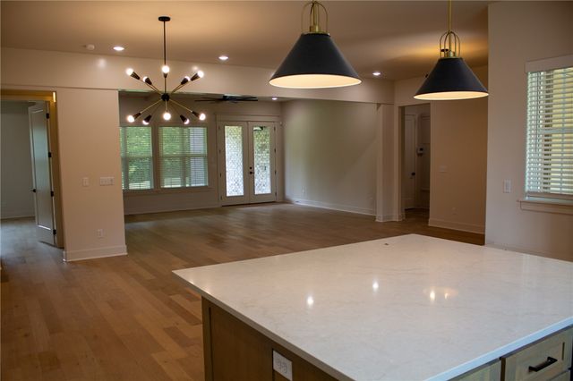 586 Winding Spring Drive, Fayetteville, AR 72703