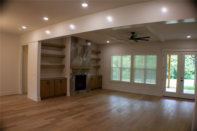 586 Winding Spring Drive, Fayetteville, AR 72703