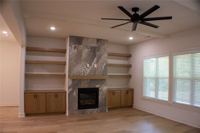 586 Winding Spring Drive, Fayetteville, AR 72703