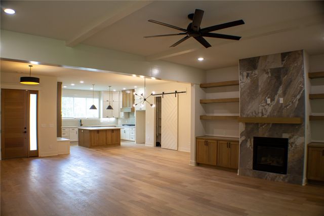 586 Winding Spring Drive, Fayetteville, AR 72703