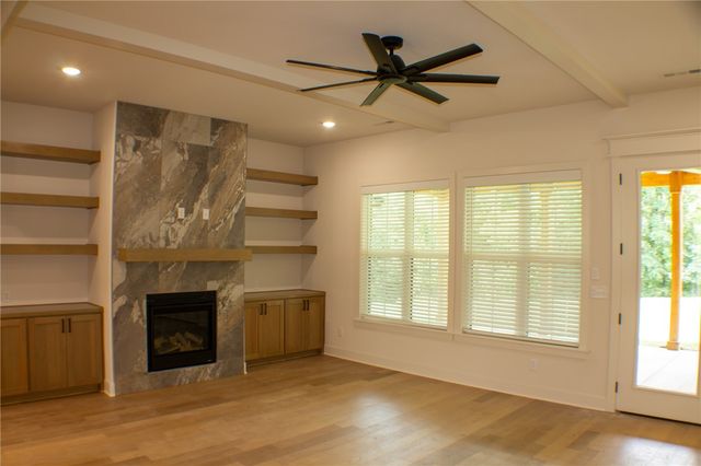 586 Winding Spring Drive, Fayetteville, AR 72703