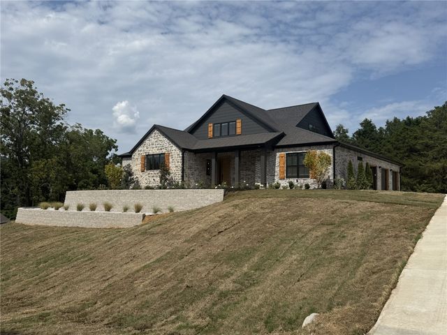 586 Winding Spring Drive, Fayetteville, AR 72703
