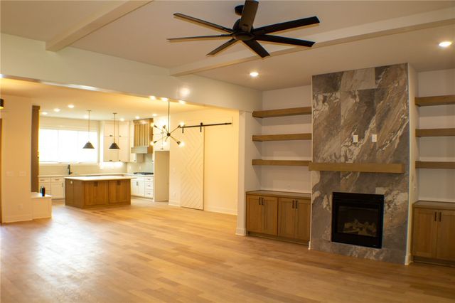 586 Winding Spring Drive, Fayetteville, AR 72703