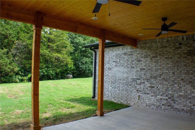 586 Winding Spring Drive, Fayetteville, AR 72703