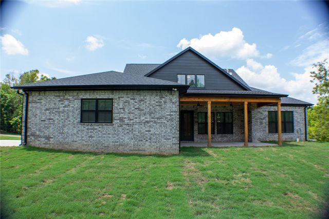 586 Winding Spring Drive, Fayetteville, AR 72703