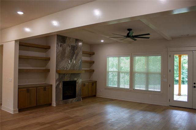 586 Winding Spring Drive, Fayetteville, AR 72703