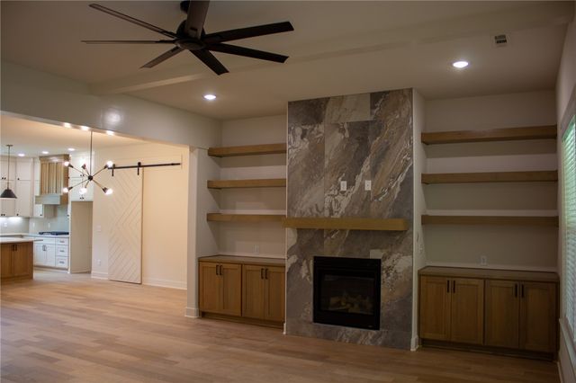 586 Winding Spring Drive, Fayetteville, AR 72703