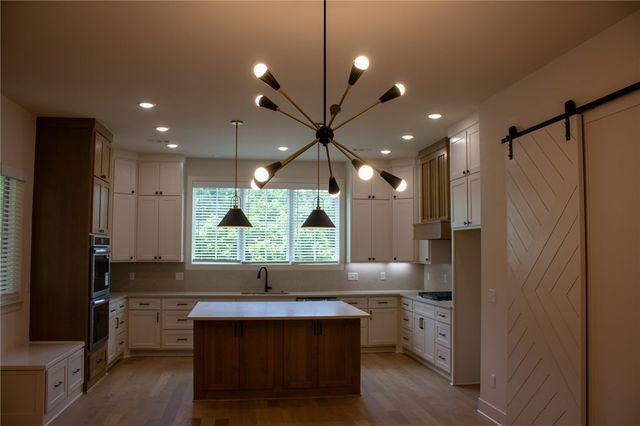 586 Winding Spring Drive, Fayetteville, AR 72703
