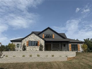 586 Winding Spring Drive, Fayetteville, AR 72703