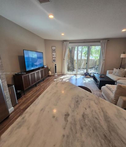 806 SE 14th St 806, Fort Lauderdale, FL 33316