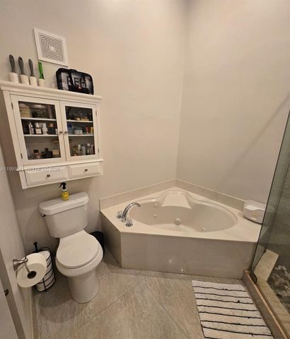 806 SE 14th St 806, Fort Lauderdale, FL 33316