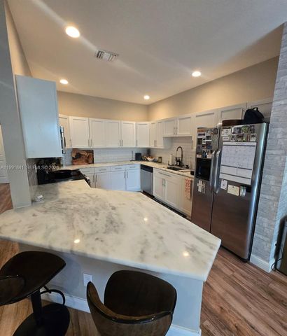 806 SE 14th St 806, Fort Lauderdale, FL 33316