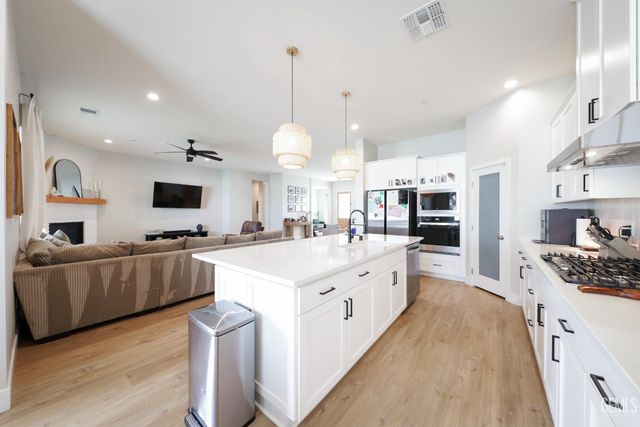 8810 Casella, Bakersfield, CA 93314