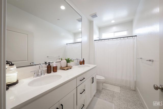 8810 Casella, Bakersfield, CA 93314