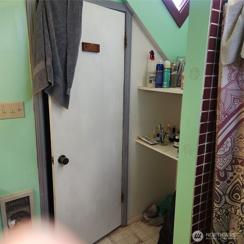 818 8th Avenue, Longview, WA 98632