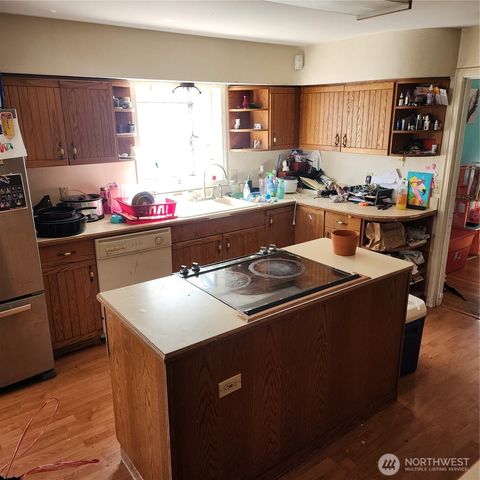 818 8th Avenue, Longview, WA 98632