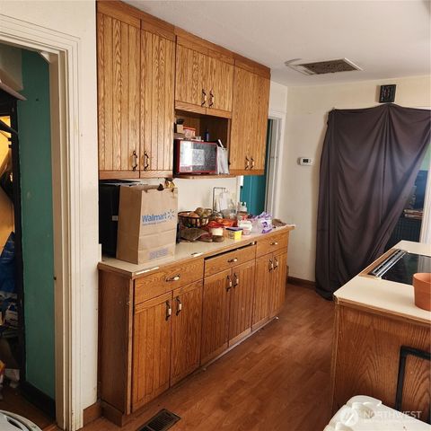 818 8th Avenue, Longview, WA 98632