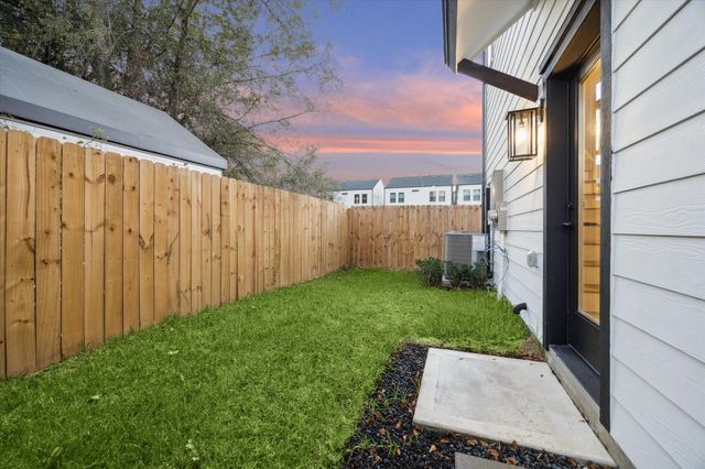 719 Thornton Road C, Houston, TX 77018