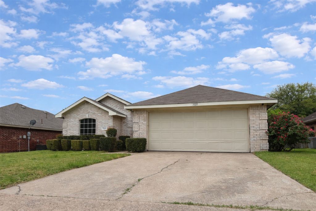 1325 Aviary Drive, Desoto, TX 75115