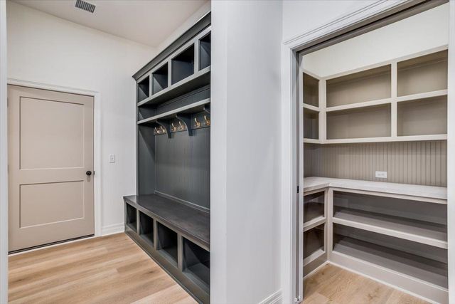 2799 N Curtis Ct, Wichita, KS 67205