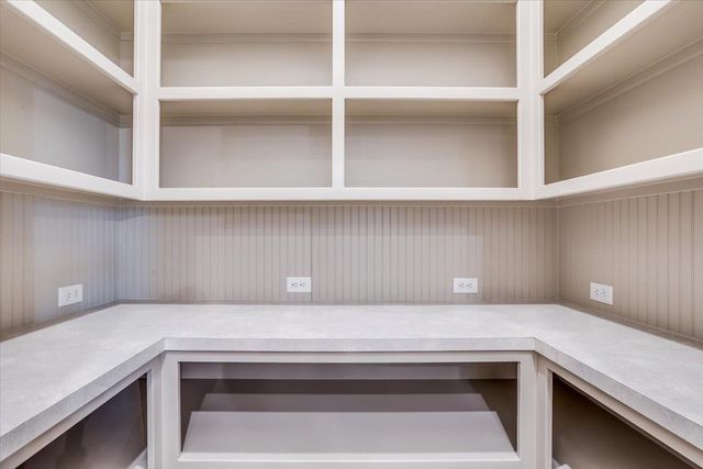 2799 N Curtis Ct, Wichita, KS 67205