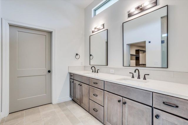 2799 N Curtis Ct, Wichita, KS 67205